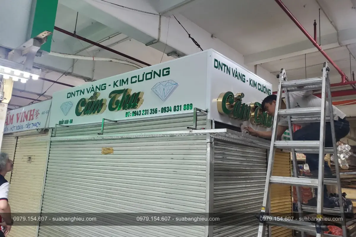 Bảng Hiệu Cửa Hàng Trang Sức Cẩm Thu