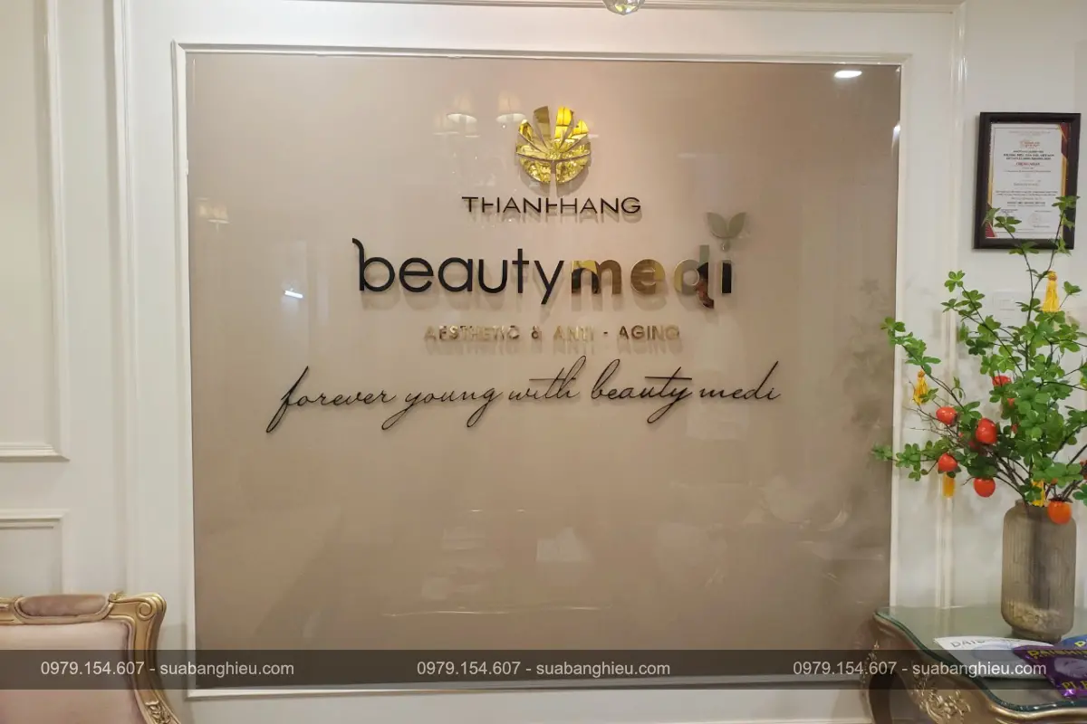 Bảng Hiệu Mica Chữ Nổi Quầy Tiếp Tân Thanh Hằng Beauty Medi