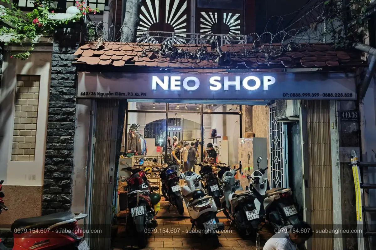 Bảng Hiệu Alu Chữ Nổi Cửa Hàng Neo Shop