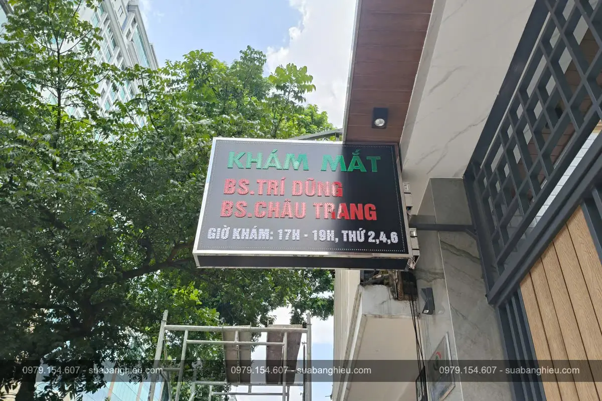 Bảng Hiệu Hộp Đèn LED Chạy Chữ Phòng Khám Mắt Bác Sĩ Dũng