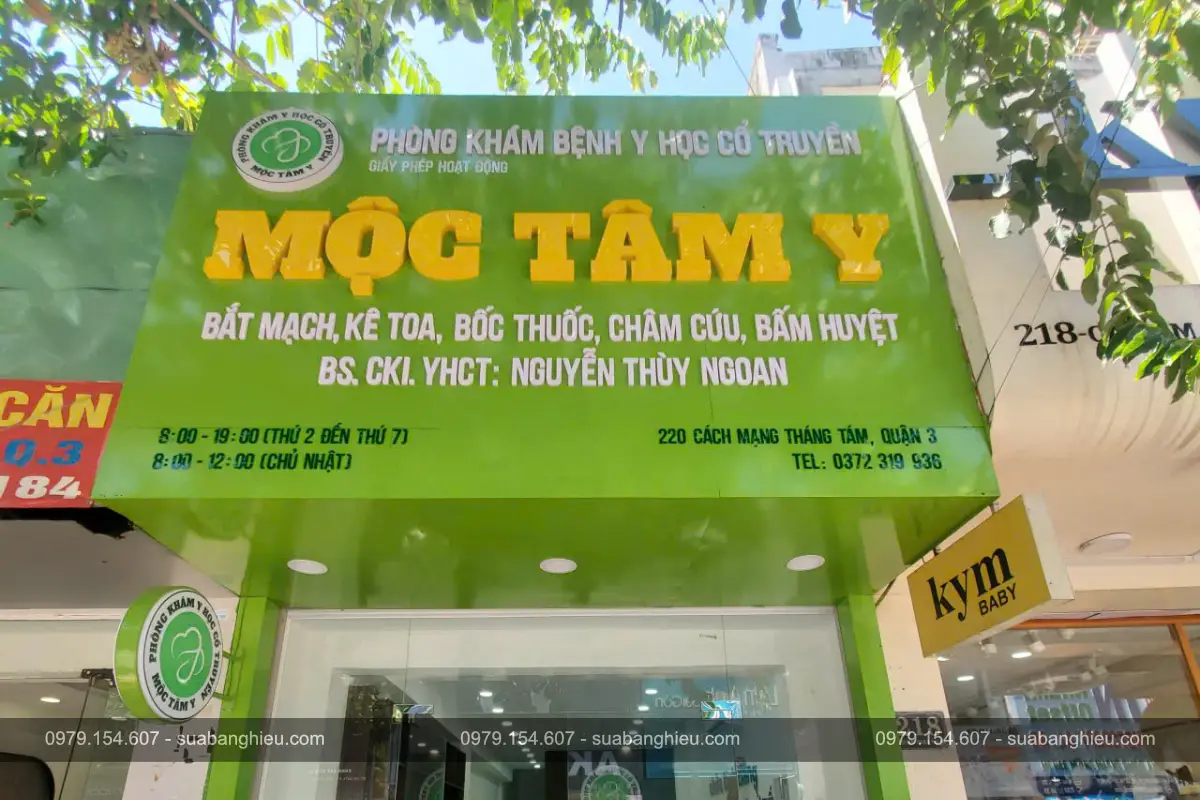 Bảng Hiệu Mica Chữ Nổi Phòng Khám Mộc Tâm Y