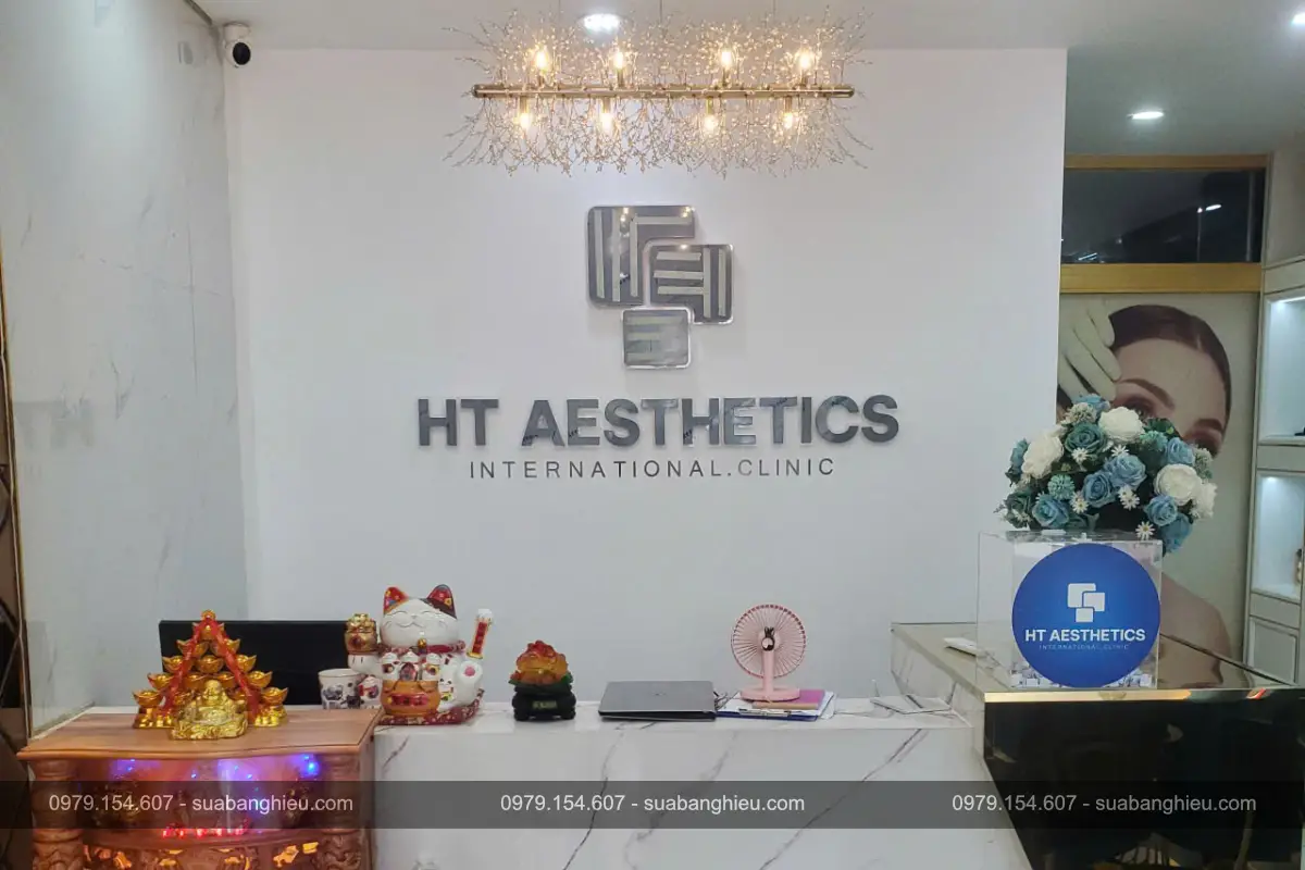Bảng Hiệu Lễ Tân Alu Viền LED tại HT AESTHETICS International Clinic