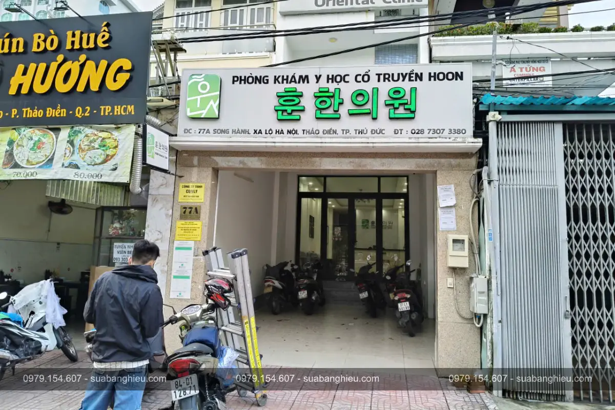 Bảng Hiệu Đèn Led Mica Chữ Nổi Phòng Khám Y Học Cổ Truyền Hoon