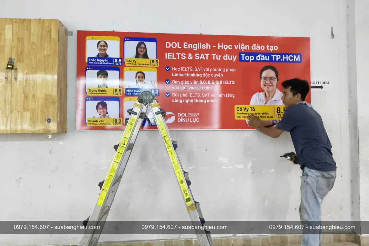 Bảng Hiệu Alu Dán Meca Quảng Cáo Chương Trình Đào Tạo Ielts & Sat Tại Trường Marie Curie