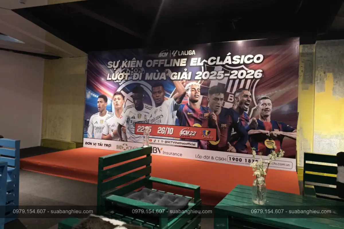 Backdrop Sân Khấu Sự Kiện Offline EL Clásico Mùa Giải 2025 - 2026 Kèm Bục Trải Thảm