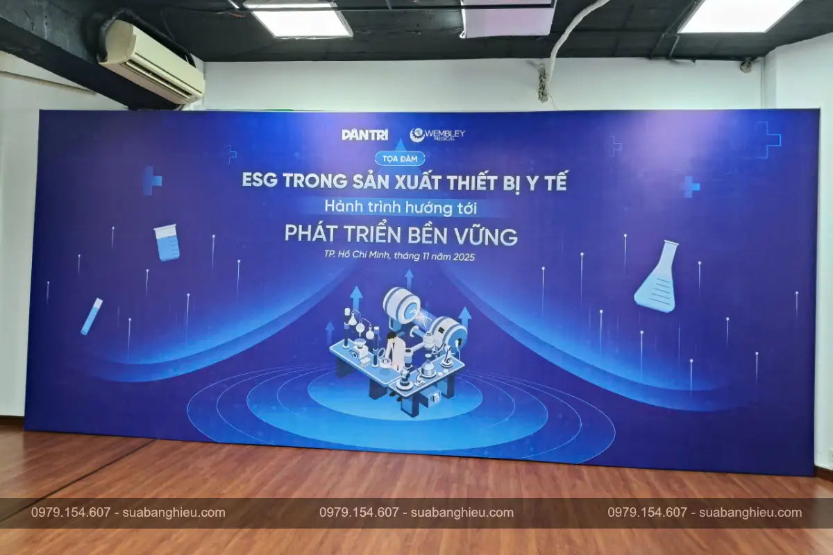 Backdrop Bạt In Hiflex Tại Tọa Đàm ESG Trong Sản Xuất Thiết Bị Y Tế