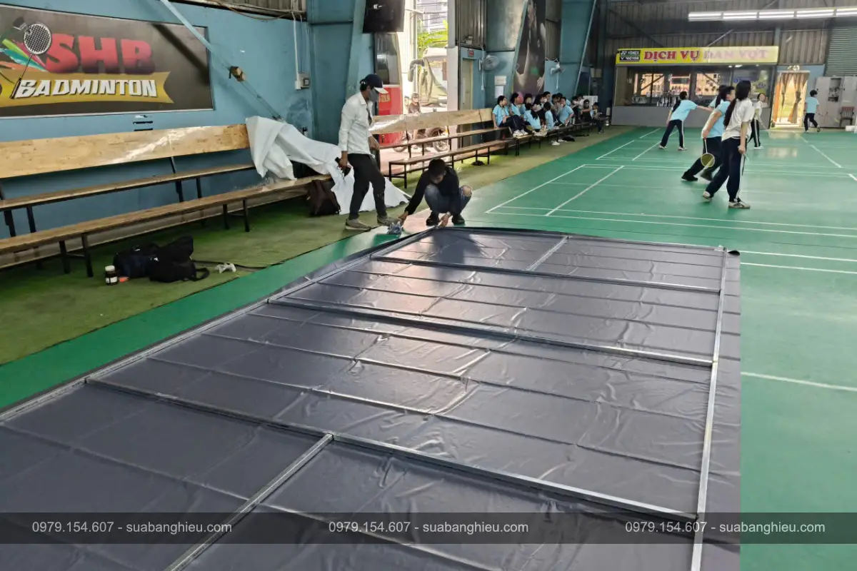 Backdrop Bạt Hiflex Quảng Cáo Lớp Học Cầu Lông Tại Olympic Sports Center