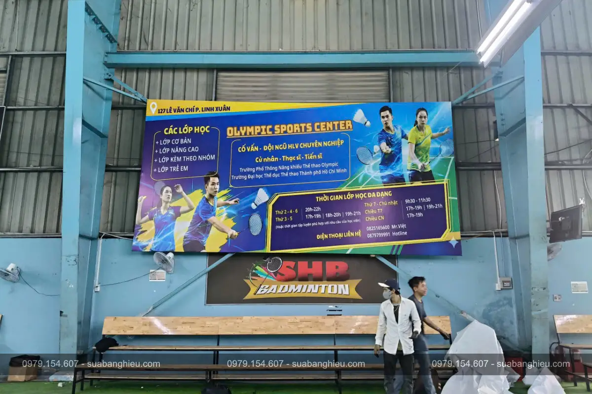 Backdrop Bạt Hiflex Quảng Cáo Lớp Học Cầu Lông Tại Olympic Sports Center