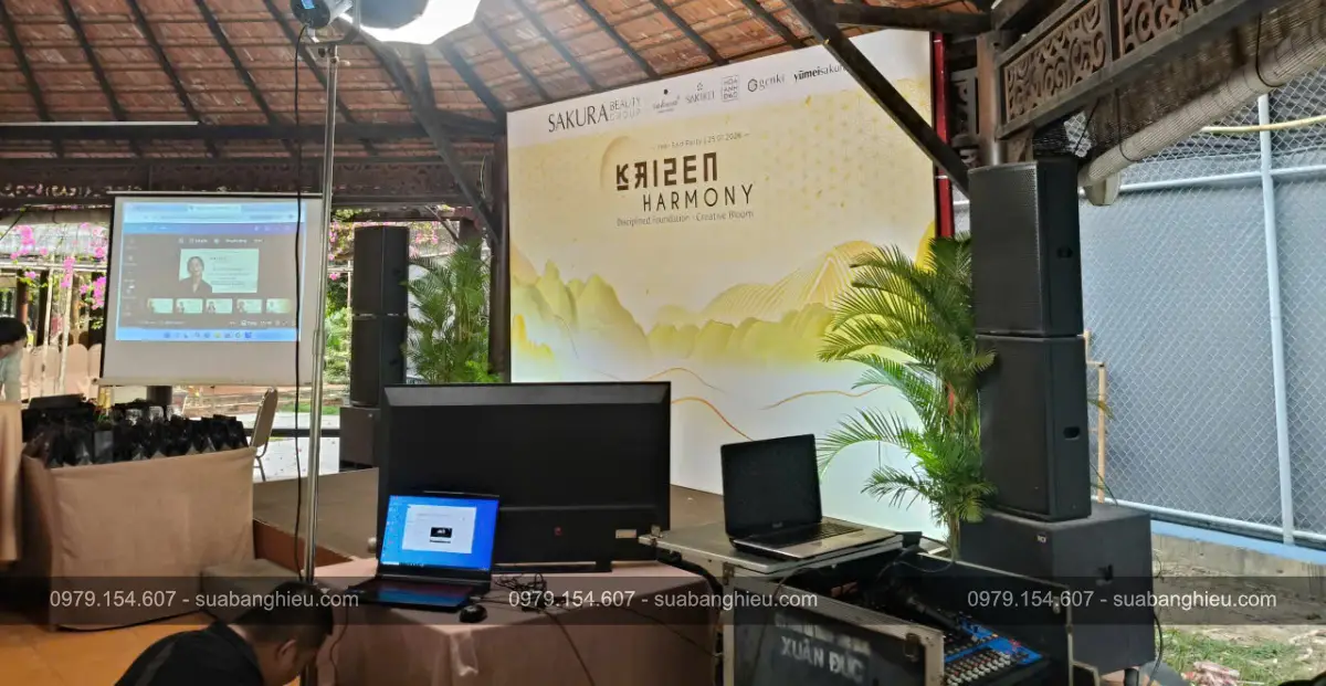 Backdrop Hiflex Trang Trí Sân Khấu Sự Kiện Tiệc Tất Niên 2026 Tại Sakura Beauty Group