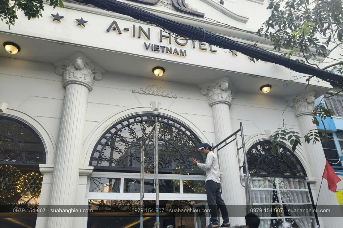 Bảng Hiệu Đèn LED Chữ Nổi Hắt Sáng Tại Khách Sạn A-IN HOTEL Việt Nam