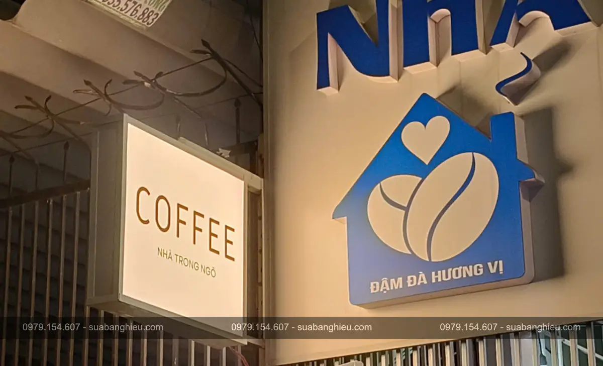 Bảng Hiệu Meca Chữ Nổi Kèm Hộp Đèn Tại Cửa Hàng Cà Phê Nhà Trong Ngõ Coffee & Tea