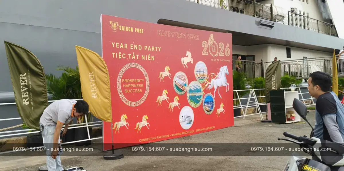 Backdrop Tất Niên Year End Party Của Sài Gòn Port Tại Nhà Hàng REVER Cruise