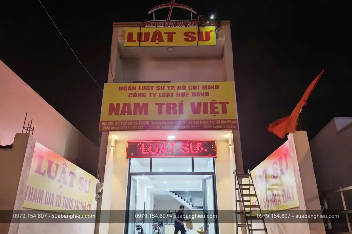 Bảng Hiệu Đèn Led Chạy Chữ Và Bảng Hiệu Bạt Hiflex Tại Công Ty Luật Hợp Danh Nam Trí Việt