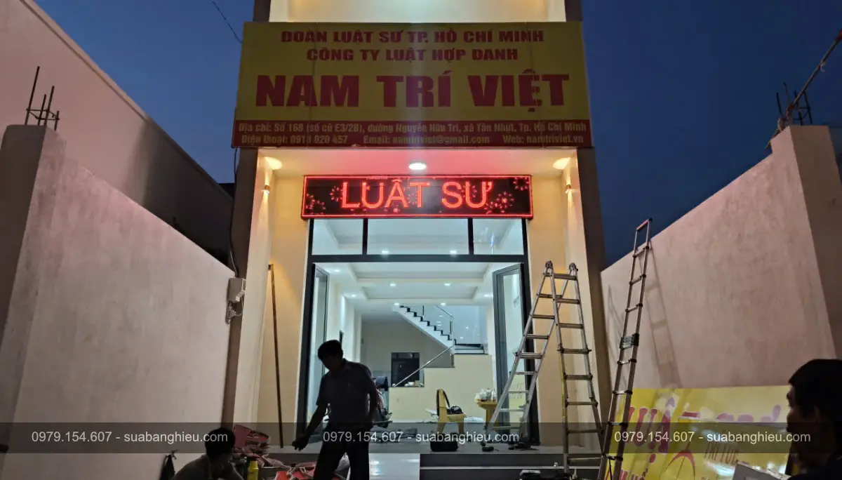 Bảng Hiệu Đèn Led Chạy Chữ Và Bảng Hiệu Bạt Hiflex Tại Công Ty Luật Hợp Danh Nam Trí Việt