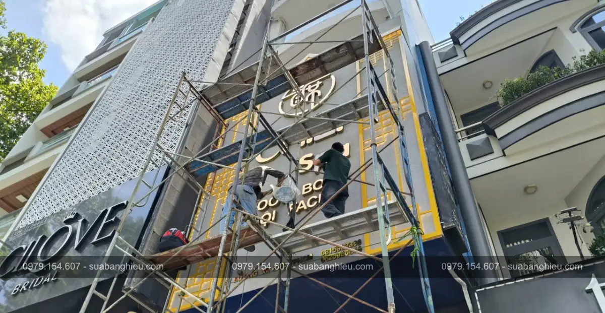 Bảng Hiệu Đèn LED Meca Chữ Nổi Chief Spa Trên Đường 3/2