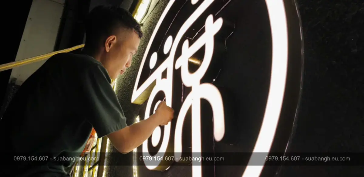 Bảng Hiệu Đèn LED Meca Chữ Nổi Chief Spa Trên Đường 3/2