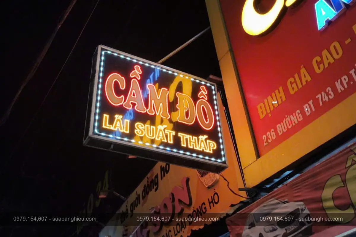 Bảng Hiệu Đèn LED Tiệm Cầm Đồ Có Máng Trượt Ra Vào