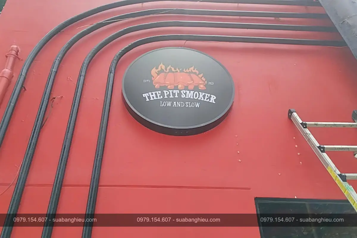 Bảng Hiệu Hộp Đèn Cửa Hàng Thịt Xông Khói Texas The Pit Smoker